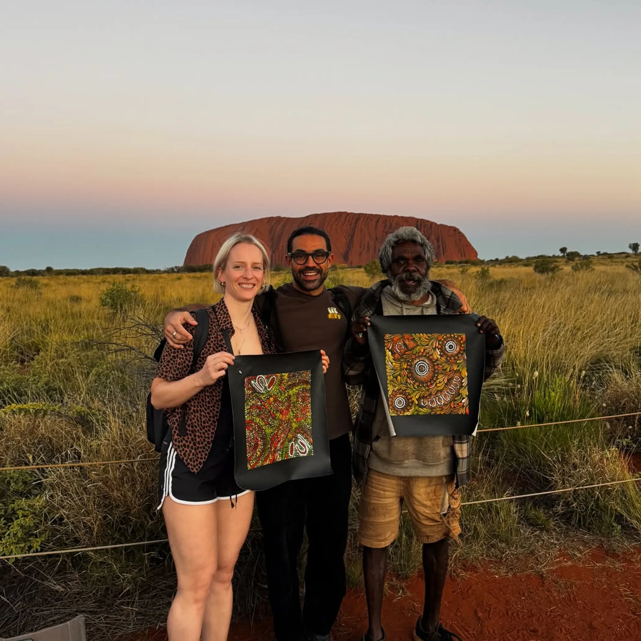 uluru and aṉangu cultural artwork
